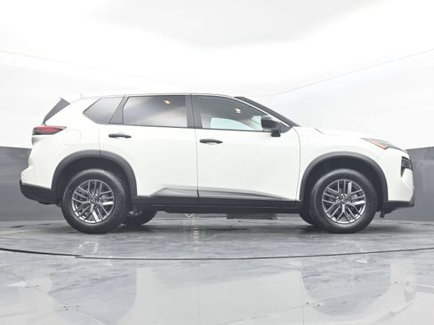 Used 2024 Nissan Rogue S AWD/4WD image 29