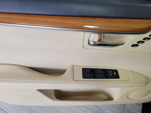 Used 2014 Lexus ES 300h w/ Premium Package w/Bamboo Trim image 20