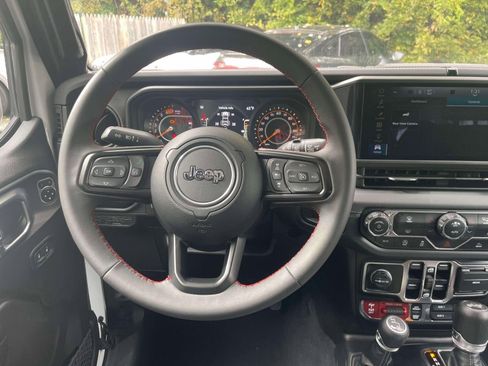 Used 2024 Jeep Wrangler Unlimited Rubicon image 14