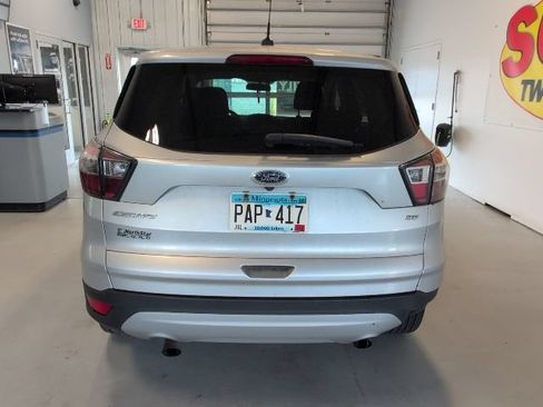 Used 2017 Ford Escape SE w/ SE Cold Weather Package AWD/4WD image 4