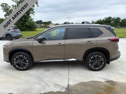 Certified 2025 Nissan Rogue Platinum w/ Platinum Premium Package FWD image 8