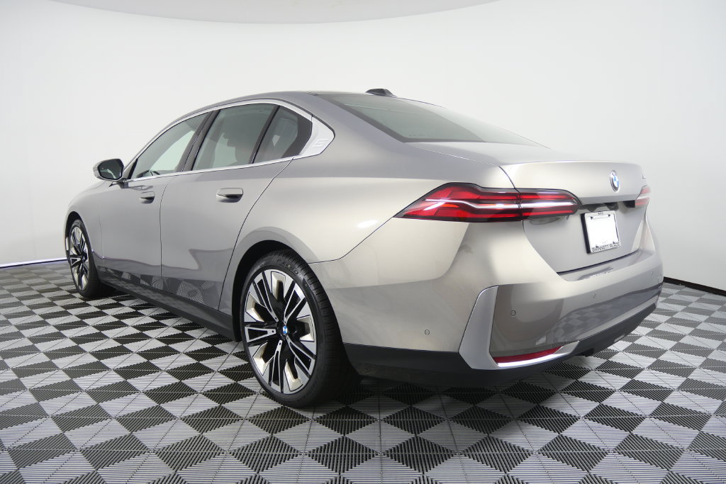 Certified 2026 BMW 530i RWD image 6