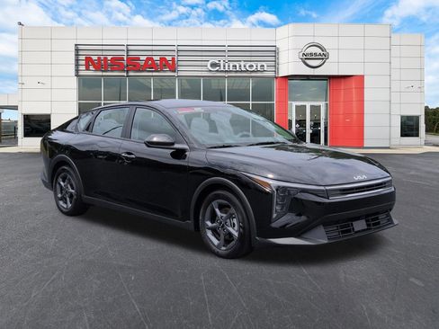 Used 2025 Kia K4 FWD image 1