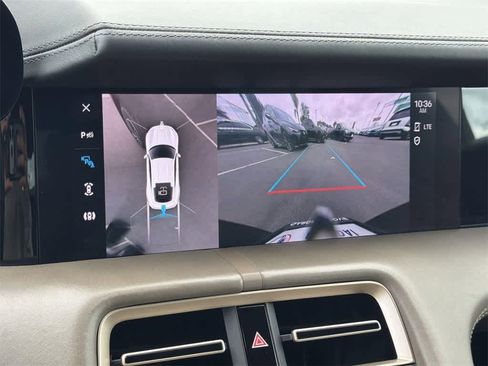 Used 2022 Porsche Taycan image 18