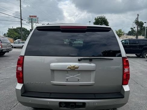 Used 2007 Chevrolet Suburban 2500 LT w/ LT Preferred Equipment Group AWD/4WD image 4