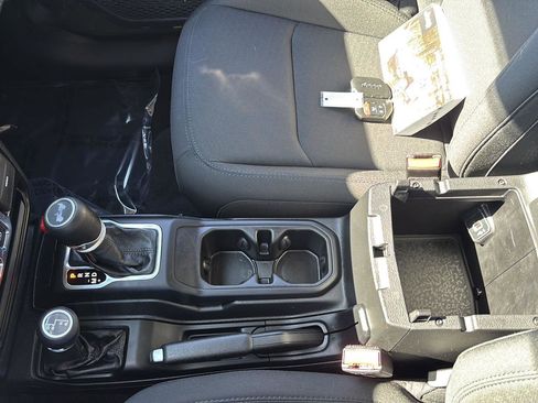 Used 2022 Jeep Wrangler Willys AWD/4WD image 32