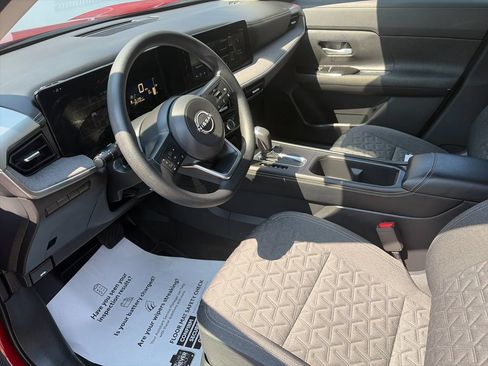 Used 2025 Nissan Kicks SV AWD/4WD image 11