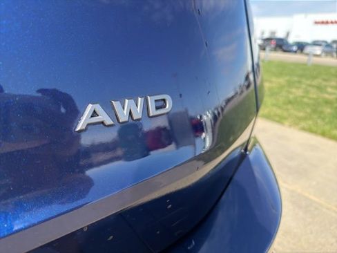 Used 2025 Nissan Rogue SV AWD/4WD image 9