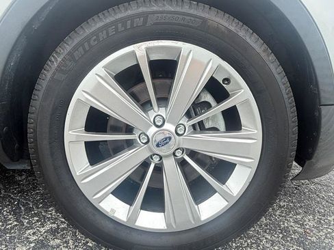 Used 2019 Ford Explorer Limited w/ Class III Trailer Tow Package FWD image 12