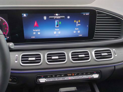 Used 2025 Mercedes-Benz GLS 450 4MATIC image 29