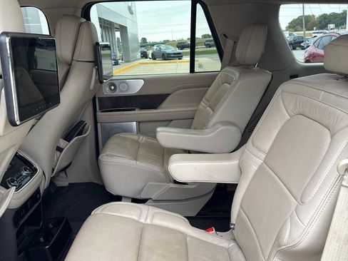 Used 2019 Lincoln Navigator Reserve image 10