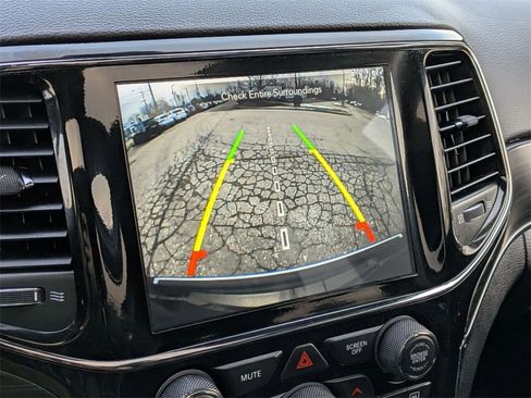 Used 2021 Jeep Grand Cherokee Limited w/ Trailer Tow Group IV image 24