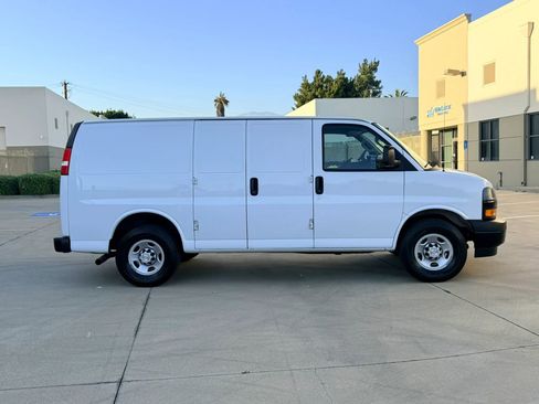 Used 2021 Chevrolet Express 2500 RWD image 4