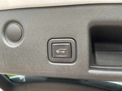 Used 2023 Chevrolet Equinox Premier AWD/4WD image 52