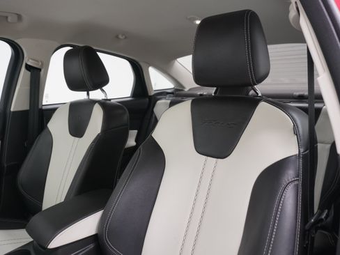 Used 2012 Ford Focus SEL FWD image 11