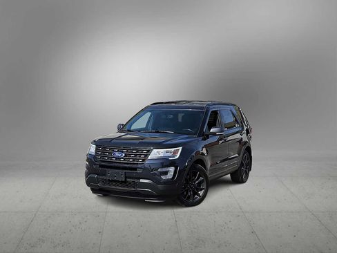 Used 2017 Ford Explorer XLT w/ Equipment Group 202A image 1