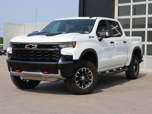 Used 2025 Chevrolet Silverado 1500 ZR2 w/ Technology Package AWD/4WD image 3