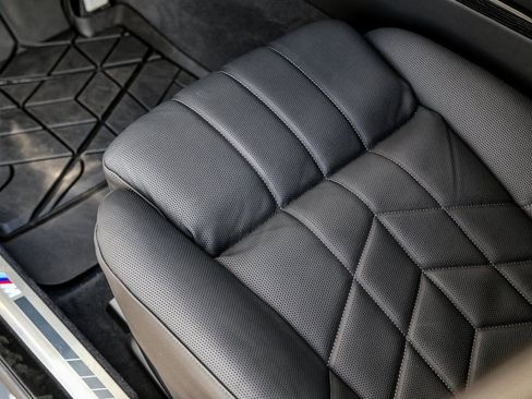 Used 2025 BMW 760i xDrive w/ Executive Package image 21