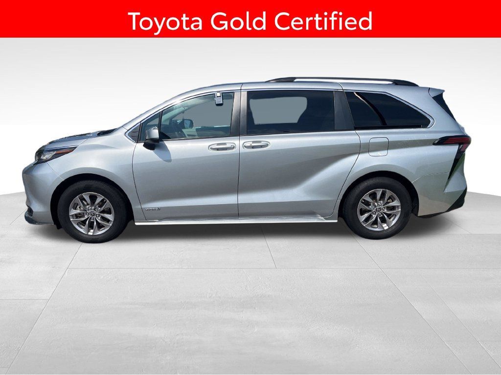 Certified 2021 Toyota Sienna LE FWD image 2