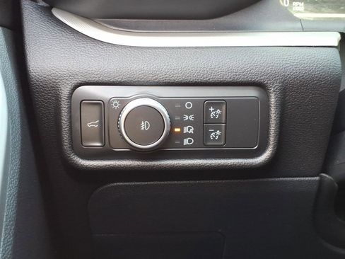 Used 2022 Ford Explorer XLT w/ Equipment Group 202A AWD/4WD image 14