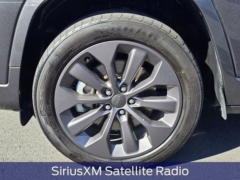 Used 2020 Jeep Cherokee High Altitude AWD/4WD image 9