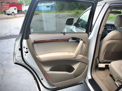 Used 2015 Audi Q7 TDI Premium Plus w/ Premium Plus Package AWD/4WD image 32