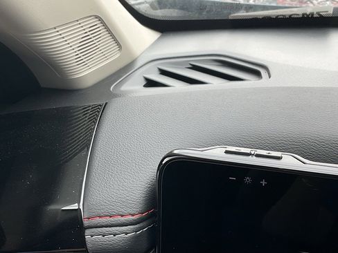 New 2025 Nissan Kicks SR image 26