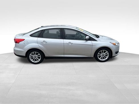 Used 2018 Ford Focus SE FWD image 7