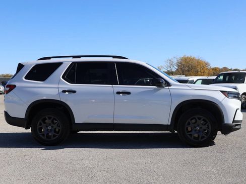 Used 2024 Honda Pilot TrailSport image 7