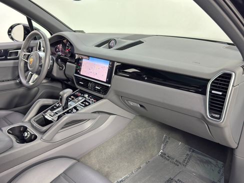 Used 2022 Porsche Cayenne Platinum Edition AWD/4WD image 15