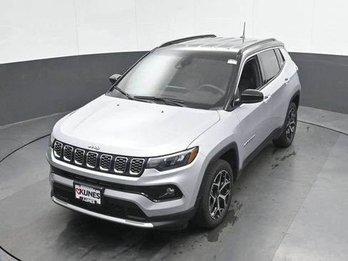 Used 2025 Jeep Compass Limited AWD/4WD image 35