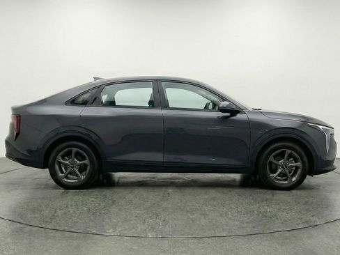 Used 2025 Kia K4 LXS image 11