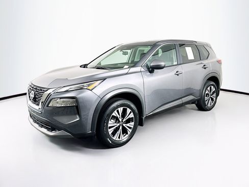 Used 2023 Nissan Rogue SV image 3