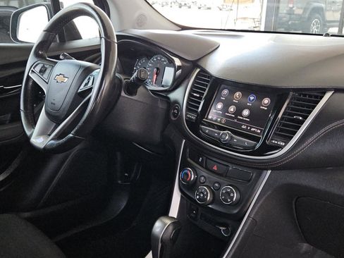 Used 2020 Chevrolet Trax LT w/ LT Convenience Package image 29