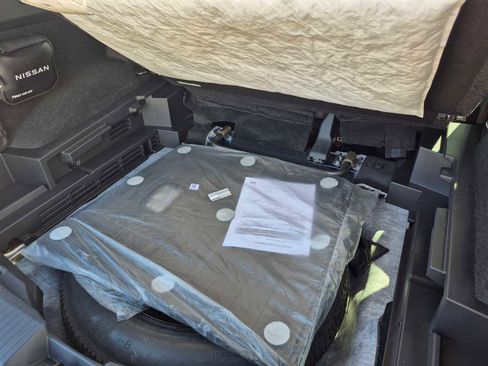 Used 2025 Nissan Rogue SV image 8