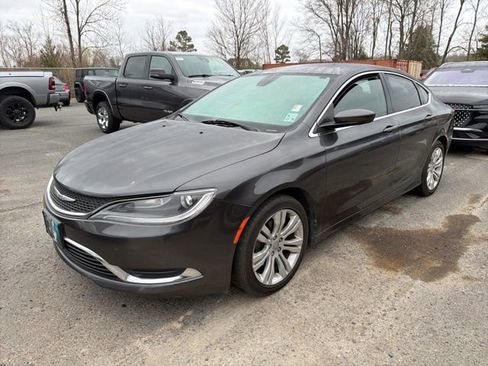 Used 2015 Chrysler 200 Limited w/ Convenience Group image 3