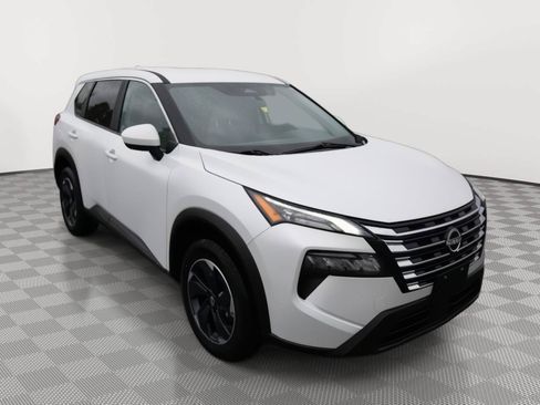 Used 2025 Nissan Rogue SV AWD/4WD image 3