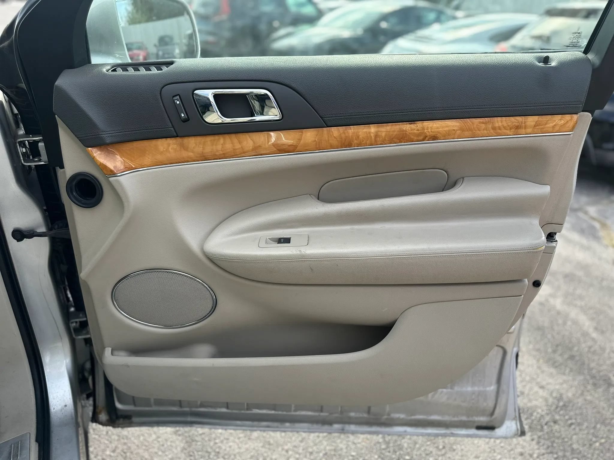 Used 2012 Lincoln MKT AWD image 23