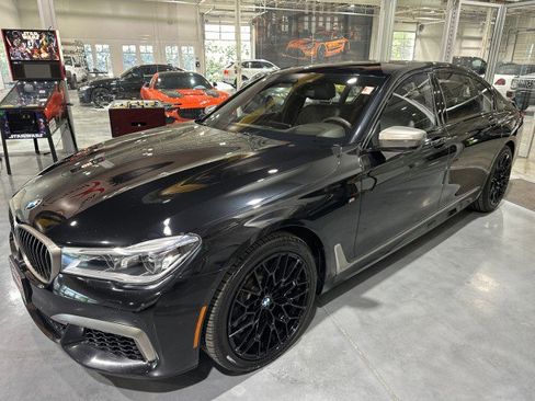 Used 2019 BMW M760i xDrive w/ Luxury Rear Seating Package AWD/4WD image 10