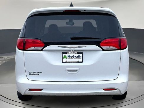 Used 2021 Chrysler Voyager LX image 5