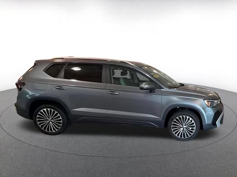 Used 2026 Volkswagen Taos SE FWD image 11