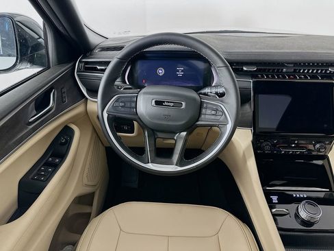 New 2025 Jeep Grand Cherokee Limited image 30