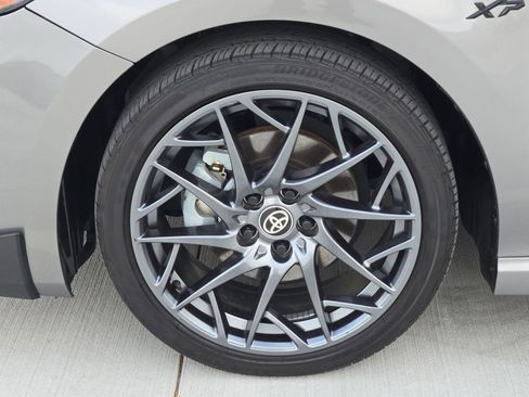 Used 2025 Toyota Camry SE w/ Convenience Package image 12