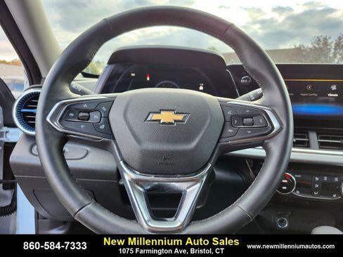 Used 2025 Chevrolet Trax LT w/ Driver Confidence Package image 25