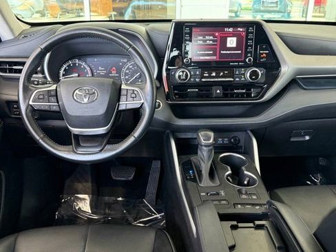 Certified 2022 Toyota Highlander XLE image 35