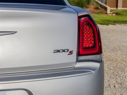 Used 2022 Chrysler 300 S RWD image 10