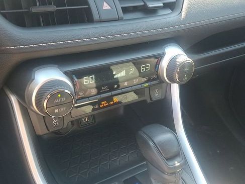 Used 2024 Toyota RAV4 XLE image 17