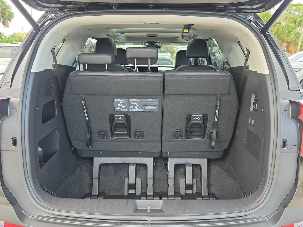 New 2027 Kia Carnival SX w/ Dark Edition Package FWD image 10