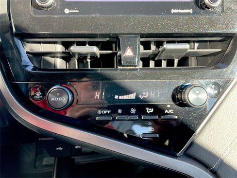 Used 2024 Toyota Camry SE image 18