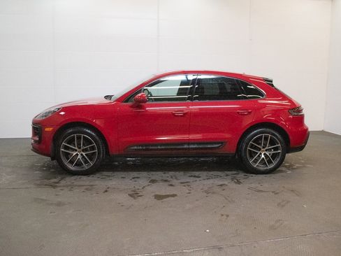 Certified 2025 Porsche Macan image 2